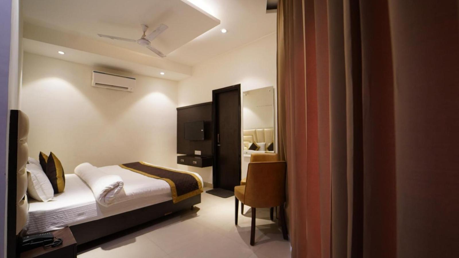 Hotel Avi Inn Amritsar Exterior foto